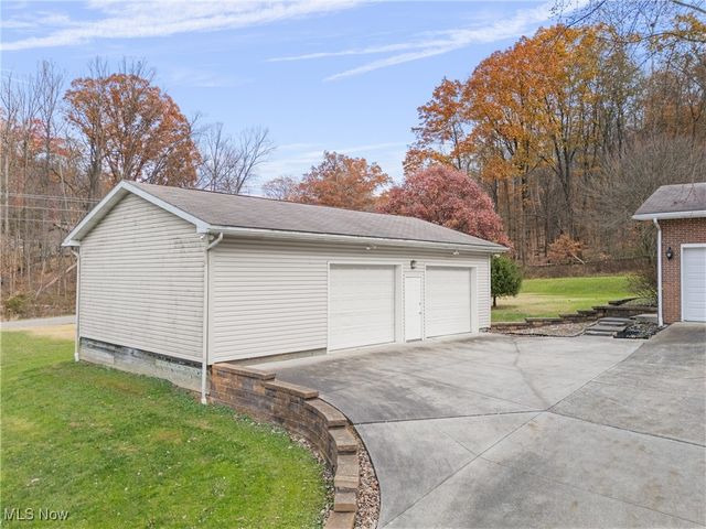 4140 Lace Road NW, Malvern, OH 44644