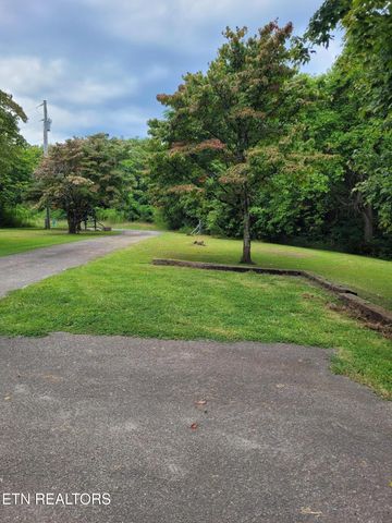 2812 Burnett Drive, Kodak, TN 37764