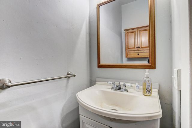 925 N KRESSON ST, Baltimore, MD 21205