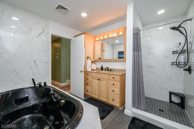 13 Central Ave, Readington Twp., NJ 08889