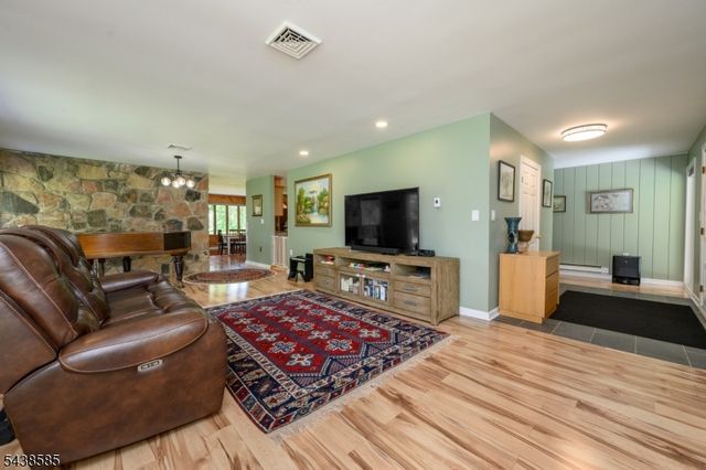 13 Central Ave, Readington Twp., NJ 08889