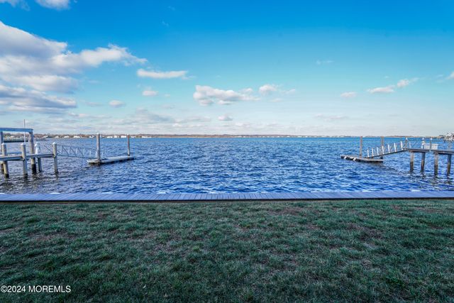 91 Cayuga Avenue, Oceanport, NJ 07757