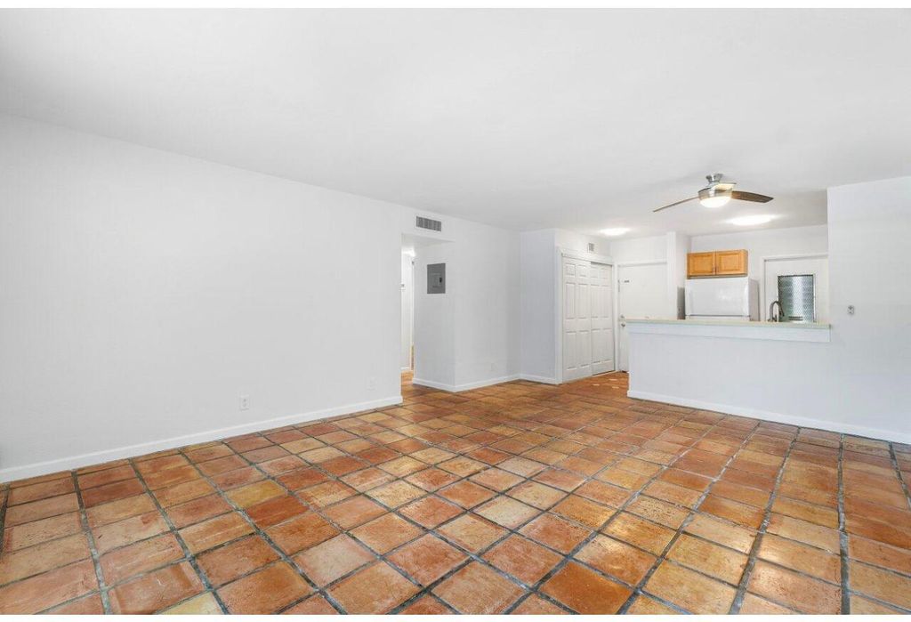 420 SE 2nd Avenue 2, Deerfield Beach, FL 33441