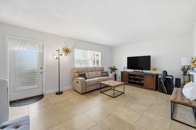 251 Monaco Way, Delray Beach, FL 33446