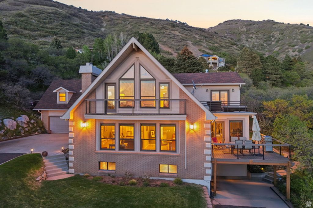 2686 E BONNEVILLE TERRACE DR, South Ogden, UT 84403
