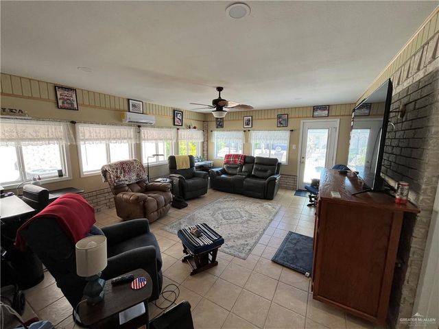 810 Santa Anna Drive, Alamo, TX 78516