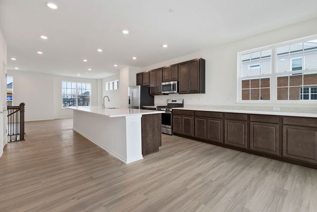 2929 SHOWPLACE Drive, Naperville, IL 60564