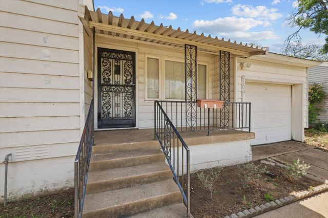 2104 W Lotus Avenue, Fort Worth, TX 76111