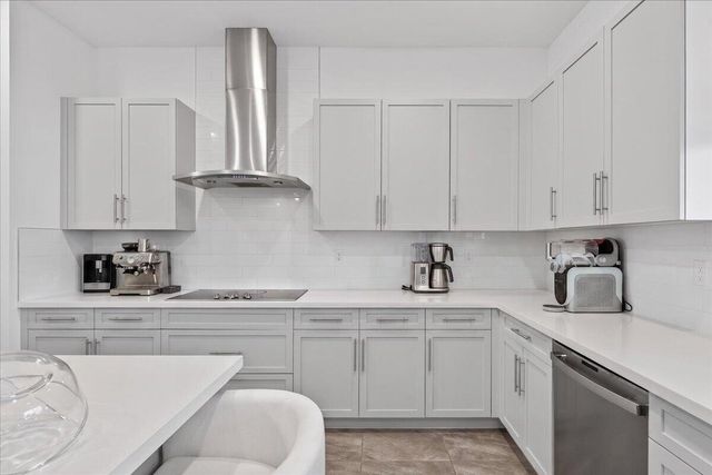 2010 Meadows Drive, Davie, FL 33324