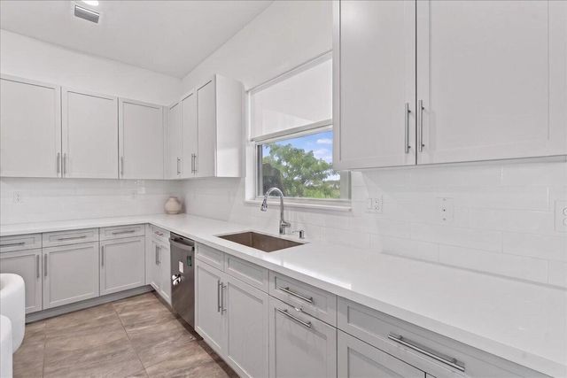 2010 Meadows Drive, Davie, FL 33324