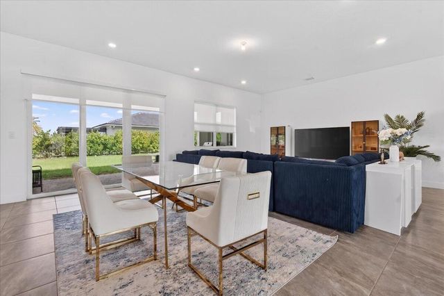 2010 Meadows Drive, Davie, FL 33324