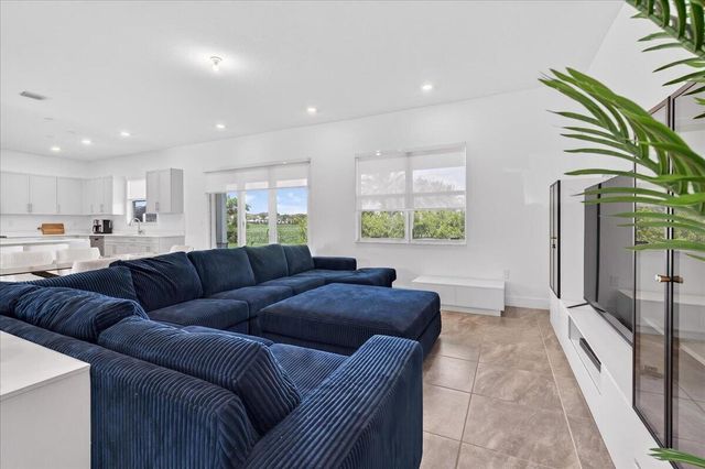2010 Meadows Drive, Davie, FL 33324