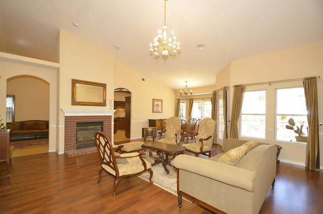 2976 E Christopher Drive, Fresno, CA 93720