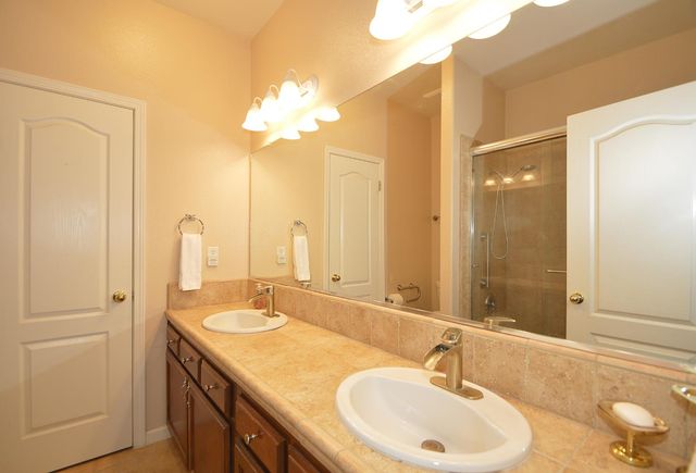 2976 E Christopher Drive, Fresno, CA 93720