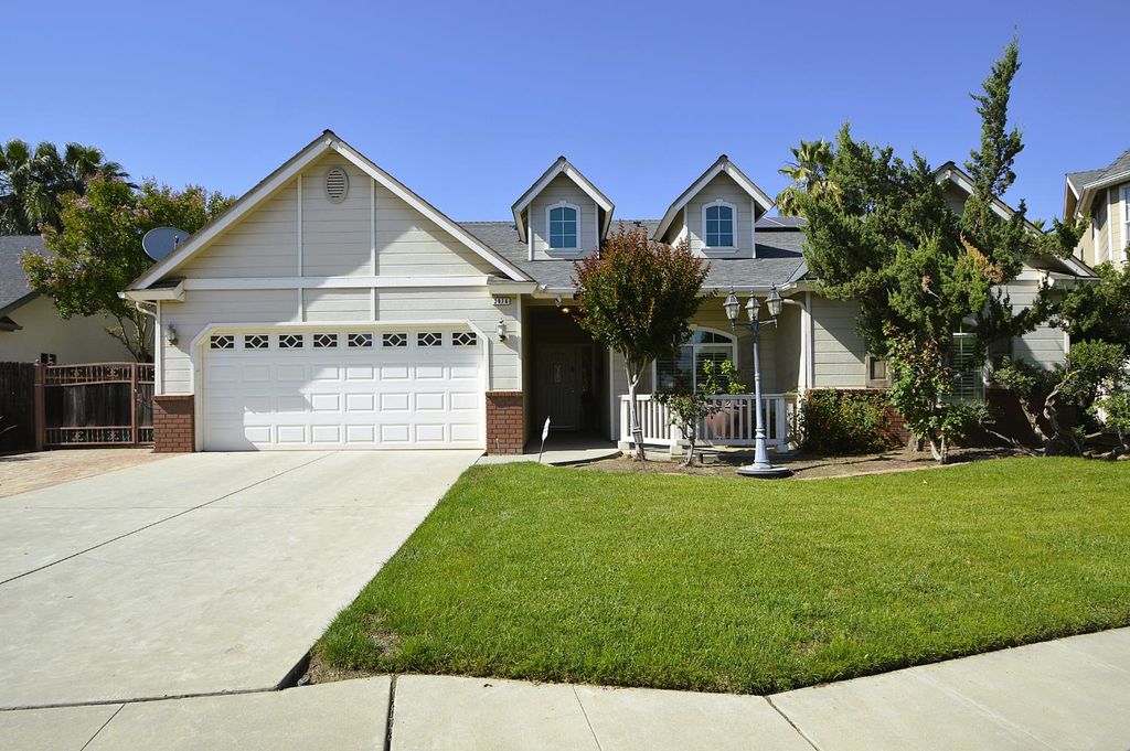2976 E Christopher Drive, Fresno, CA 93720