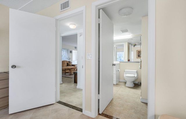 103 Lake Pine Circle Circle D-1, Greenacres, FL 33463