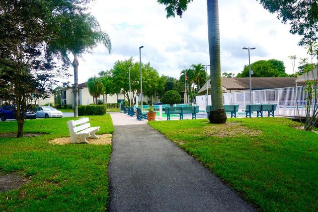 103 Lake Pine Circle Circle D-1, Greenacres, FL 33463