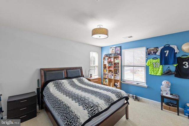 100 FLYFOOT DR, Stephenson, VA 22656