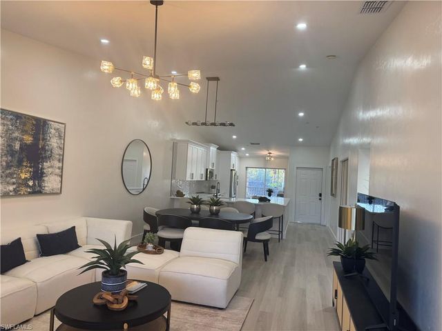 7645 Arbor Lakes CT 2324, Naples, FL 34112