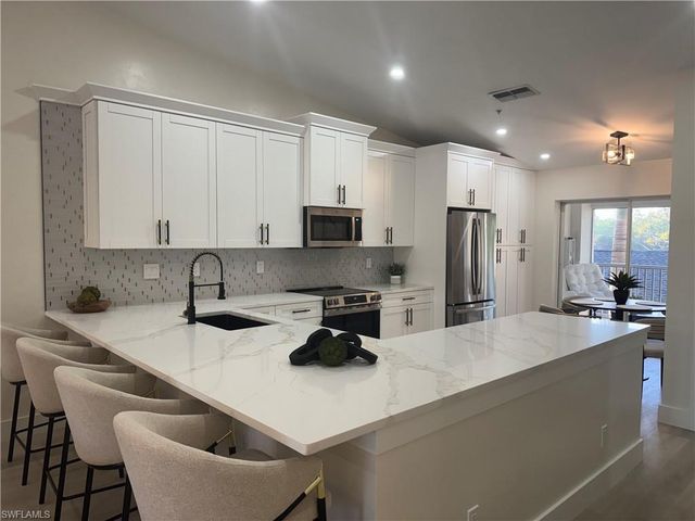 7645 Arbor Lakes CT 2324, Naples, FL 34112