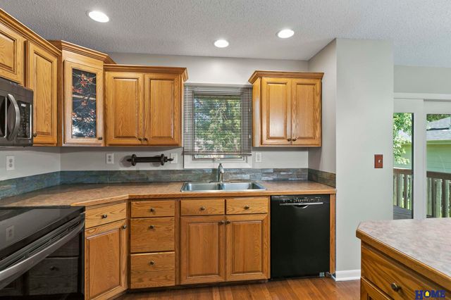 5720 Dogwood Drive, Lincoln, NE 68516