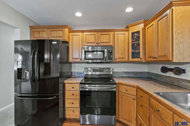 5720 Dogwood Drive, Lincoln, NE 68516