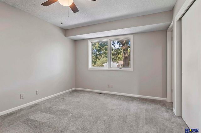 5720 Dogwood Drive, Lincoln, NE 68516