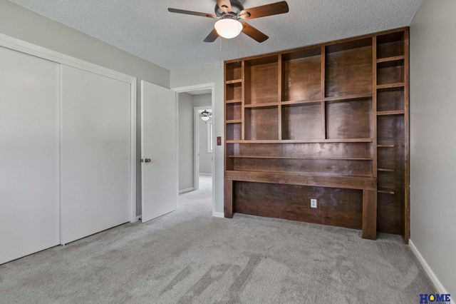 5720 Dogwood Drive, Lincoln, NE 68516