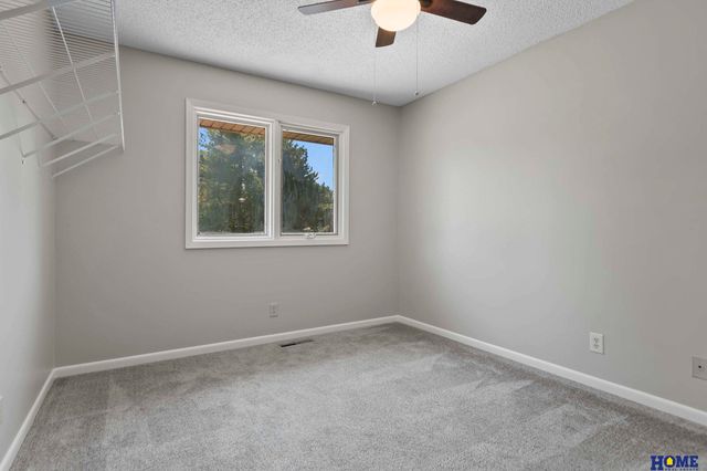 5720 Dogwood Drive, Lincoln, NE 68516
