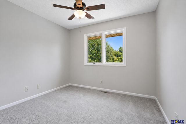 5720 Dogwood Drive, Lincoln, NE 68516