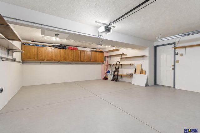 5720 Dogwood Drive, Lincoln, NE 68516