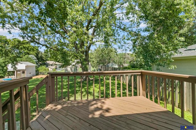 5720 Dogwood Drive, Lincoln, NE 68516