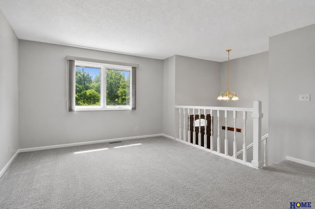 5720 Dogwood Drive, Lincoln, NE 68516