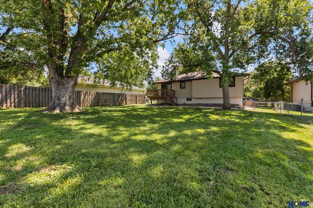 5720 Dogwood Drive, Lincoln, NE 68516