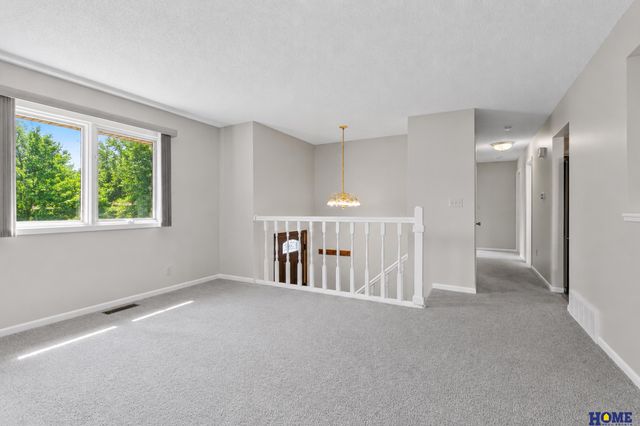5720 Dogwood Drive, Lincoln, NE 68516