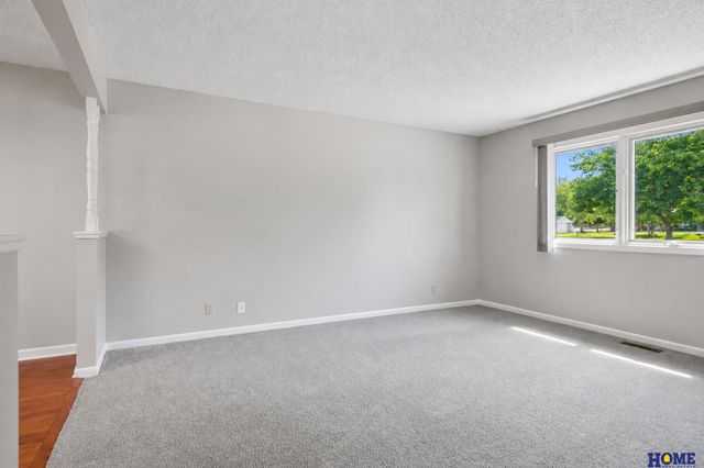 5720 Dogwood Drive, Lincoln, NE 68516