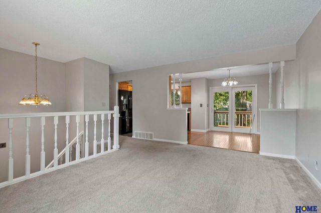 5720 Dogwood Drive, Lincoln, NE 68516