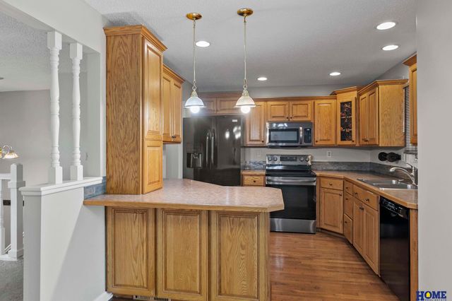 5720 Dogwood Drive, Lincoln, NE 68516