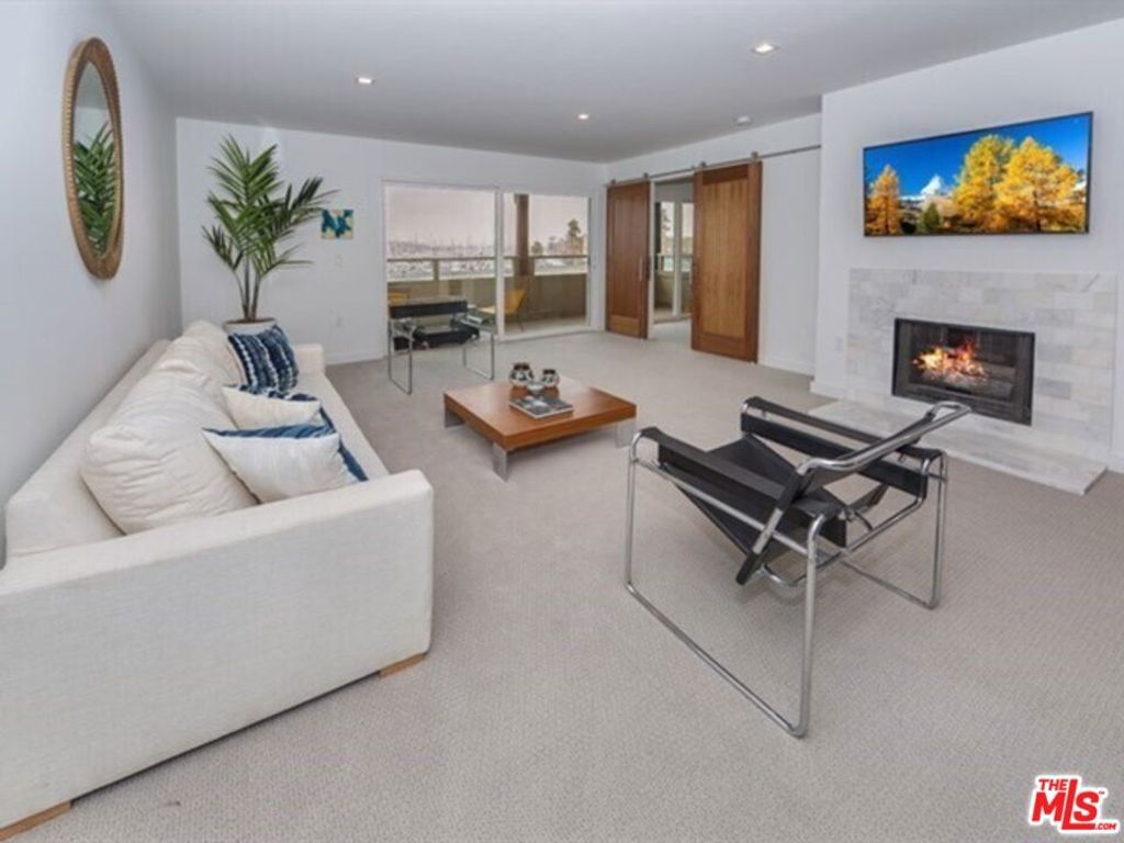 4300 Via Dolce 214, Los Angeles, CA 90292