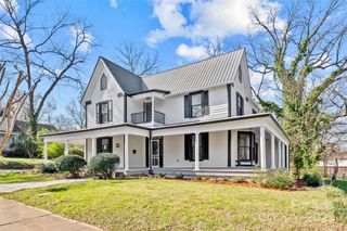 220 W Bell Street, Statesville, NC 28677