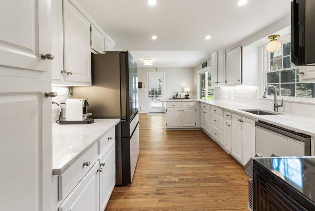 6482 Whispering Trail NE, Sandy Springs, GA 30328