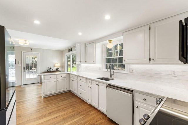 6482 Whispering Trail NE, Sandy Springs, GA 30328