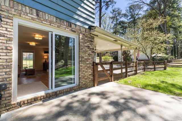 6482 Whispering Trail NE, Sandy Springs, GA 30328