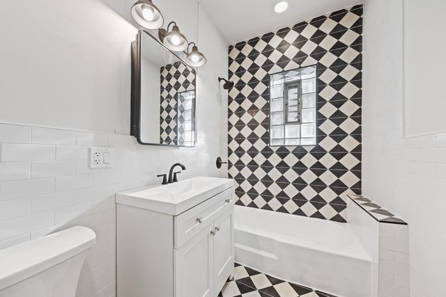 3122 W Fullerton Street 2, Chicago, IL 60647