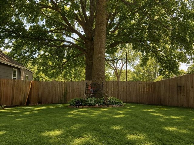 1007 Grand Avenue, Leavenworth, KS 66048