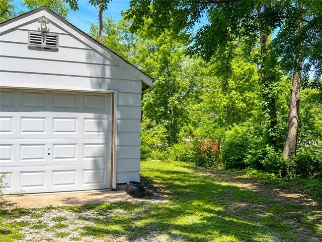 1007 Grand Avenue, Leavenworth, KS 66048