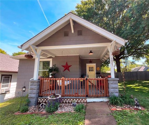 1007 Grand Avenue, Leavenworth, KS 66048