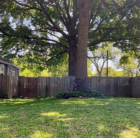 1007 Grand Avenue, Leavenworth, KS 66048