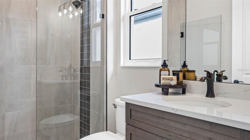 Image 24 of property listing at 575 HAMMOCK OAKS BOULEVARD, Lady Lake, FL 32159