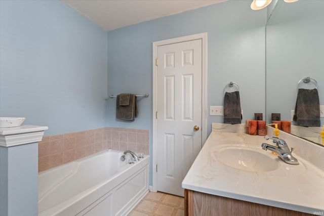 25603 Rolling Hills Drive, South Bend, IN 46628